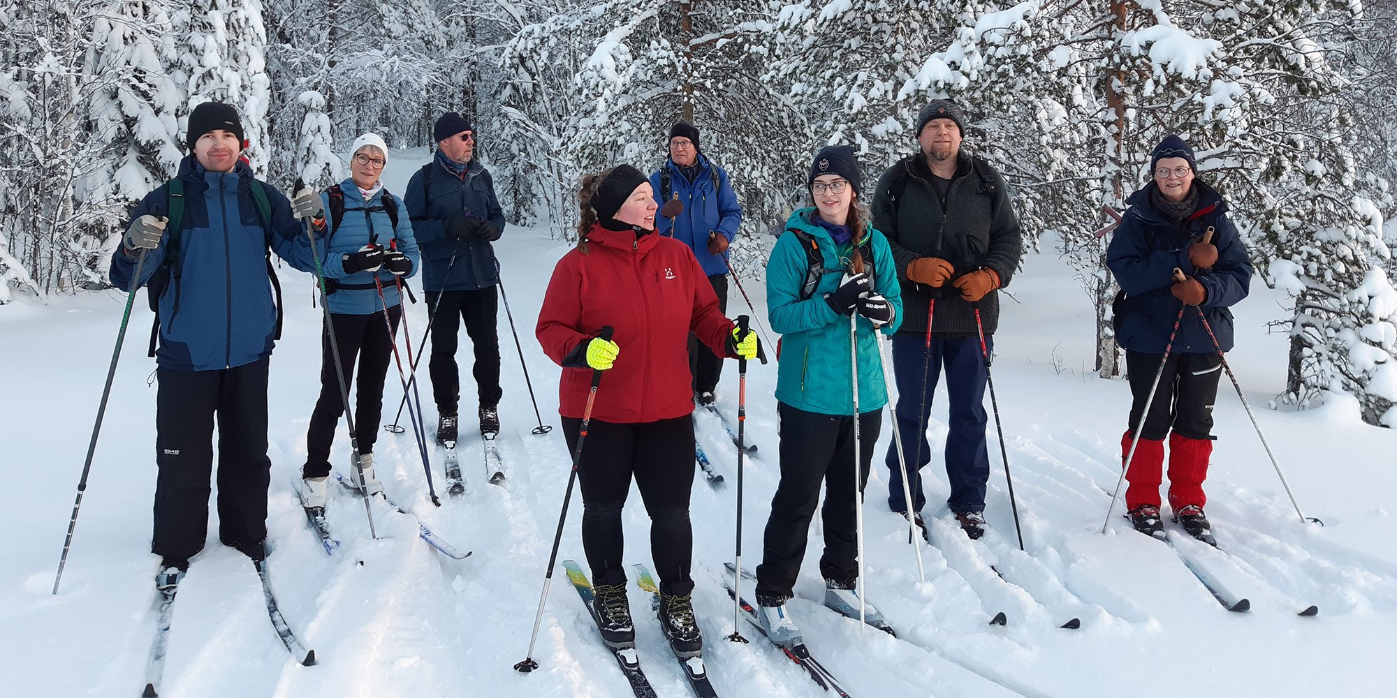 grupp-på-längdskidor-samling.jpg